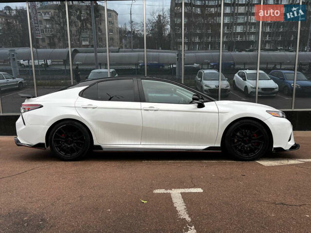 Белый Тойота Камри, объемом двигателя 3.5 л и пробегом 37 тыс. км за 35500 $, фото 3 на Automoto.ua