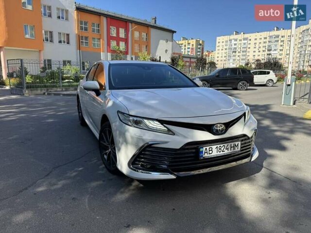 Белый Тойота Камри, объемом двигателя 2.49 л и пробегом 65 тыс. км за 34200 $, фото 1 на Automoto.ua