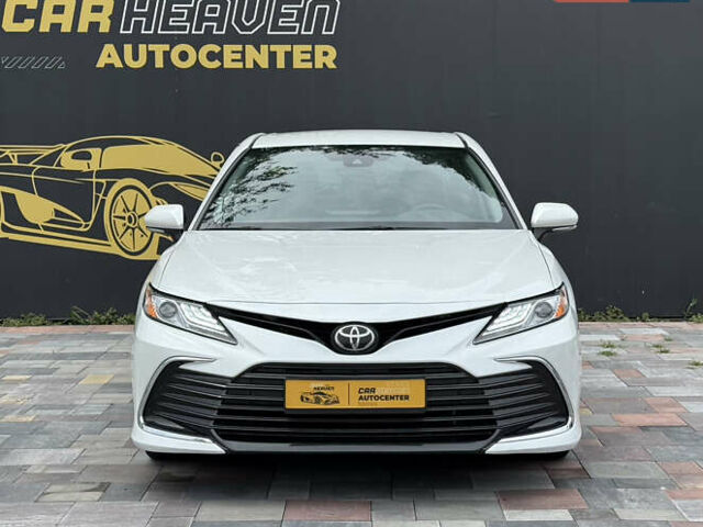 Белый Тойота Камри, объемом двигателя 2.49 л и пробегом 110 тыс. км за 25300 $, фото 1 на Automoto.ua