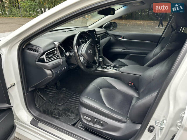 Белый Тойота Камри, объемом двигателя 2.49 л и пробегом 186 тыс. км за 24500 $, фото 12 на Automoto.ua