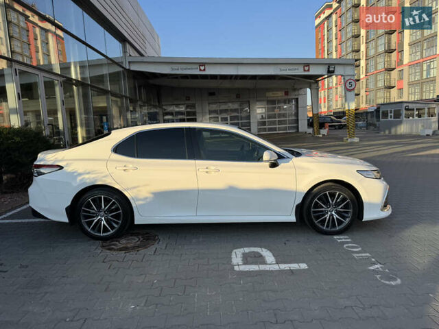 Белый Тойота Камри, объемом двигателя 2.49 л и пробегом 95 тыс. км за 32000 $, фото 2 на Automoto.ua