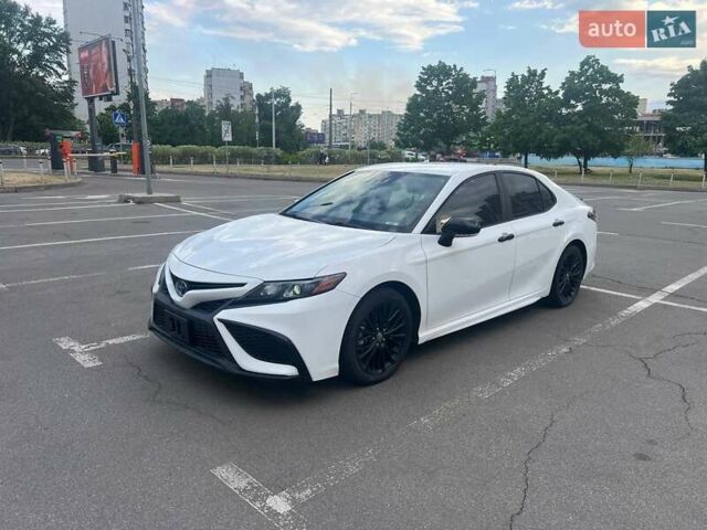 Белый Тойота Камри, объемом двигателя 2.49 л и пробегом 29 тыс. км за 28000 $, фото 1 на Automoto.ua