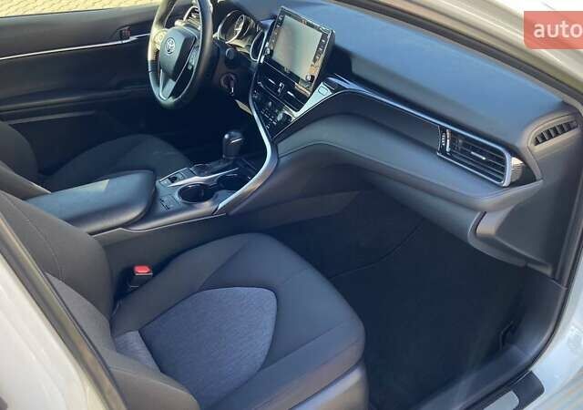 Белый Тойота Камри, объемом двигателя 2.49 л и пробегом 19 тыс. км за 29500 $, фото 5 на Automoto.ua