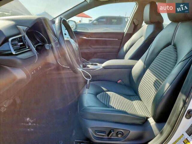 Белый Тойота Камри, объемом двигателя 2.5 л и пробегом 95 тыс. км за 8500 $, фото 6 на Automoto.ua