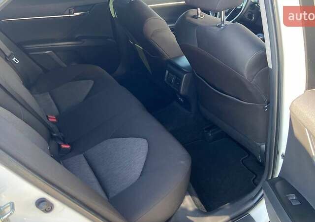 Белый Тойота Камри, объемом двигателя 2.49 л и пробегом 19 тыс. км за 29500 $, фото 6 на Automoto.ua