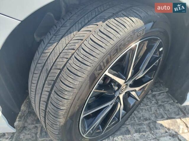 Белый Тойота Камри, объемом двигателя 2.49 л и пробегом 26 тыс. км за 29950 $, фото 6 на Automoto.ua