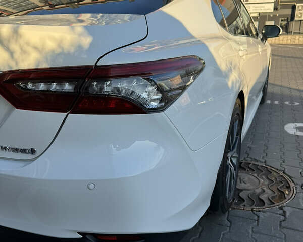 Белый Тойота Камри, объемом двигателя 2.49 л и пробегом 95 тыс. км за 32000 $, фото 3 на Automoto.ua