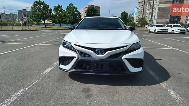 Белый Тойота Камри, объемом двигателя 2.49 л и пробегом 29 тыс. км за 28000 $, фото 3 на Automoto.ua