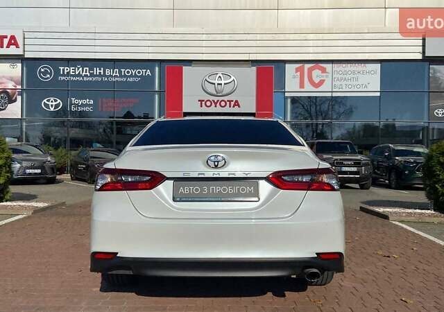 Белый Тойота Камри, объемом двигателя 2.49 л и пробегом 19 тыс. км за 29500 $, фото 3 на Automoto.ua