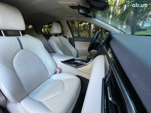 Тойота Камрі 2022 у Києві на Automoto.ua Білий Тойота Камрі, об'ємом двигуна 2.5 л та пробігом 51 тис. км за 39590 $, фото 38 на Automoto.ua