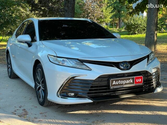 Тойота Камрі 2022 у Києві на Automoto.ua Білий Тойота Камрі, об'ємом двигуна 2.5 л та пробігом 51 тис. км за 39590 $, фото 3 на Automoto.ua