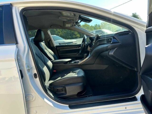 Белый Тойота Камри, объемом двигателя 0 л и пробегом 10 тыс. км за 19800 $, фото 6 на Automoto.ua