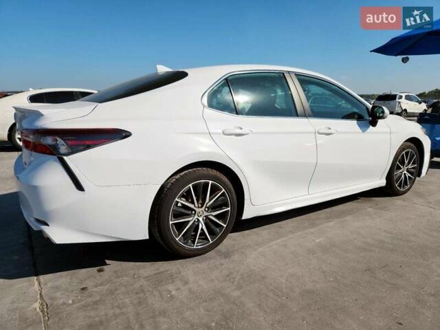 Белый Тойота Камри, объемом двигателя 2.5 л и пробегом 95 тыс. км за 8500 $, фото 2 на Automoto.ua