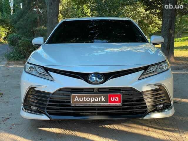 Тойота Камрі 2022 у Києві на Automoto.ua Білий Тойота Камрі, об'ємом двигуна 2.5 л та пробігом 51 тис. км за 39590 $, фото 2 на Automoto.ua