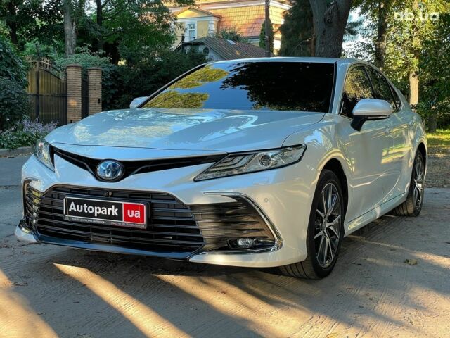 Тойота Камрі 2022 у Києві на Automoto.ua Білий Тойота Камрі, об'ємом двигуна 2.5 л та пробігом 51 тис. км за 39590 $, фото 1 на Automoto.ua