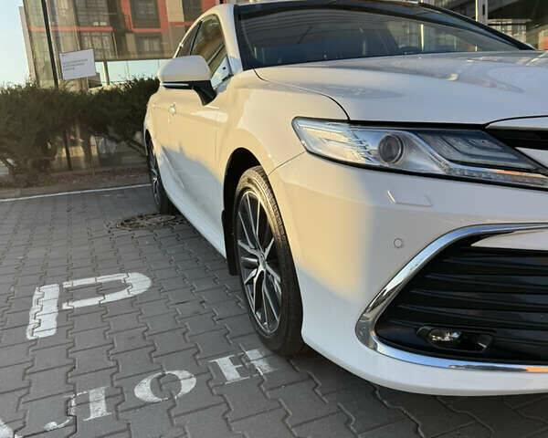 Белый Тойота Камри, объемом двигателя 2.49 л и пробегом 95 тыс. км за 32000 $, фото 1 на Automoto.ua