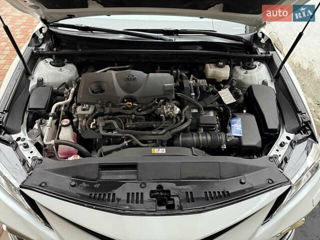 Белый Тойота Камри, объемом двигателя 2.49 л и пробегом 22 тыс. км за 41000 $, фото 6 на Automoto.ua
