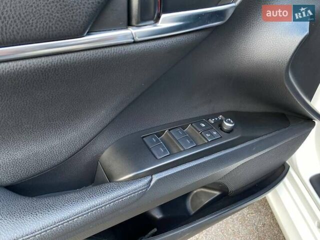 Белый Тойота Камри, объемом двигателя 2.49 л и пробегом 60 тыс. км за 35400 $, фото 8 на Automoto.ua