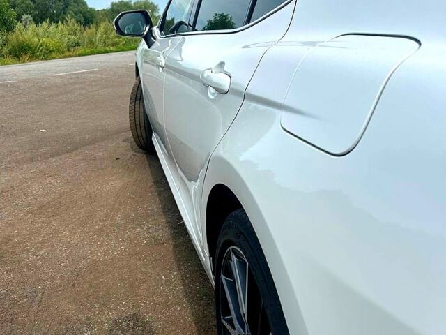 Білий Тойота Камрі, об'ємом двигуна 2.5 л та пробігом 30 тис. км за 40700 $, фото 4 на Automoto.ua