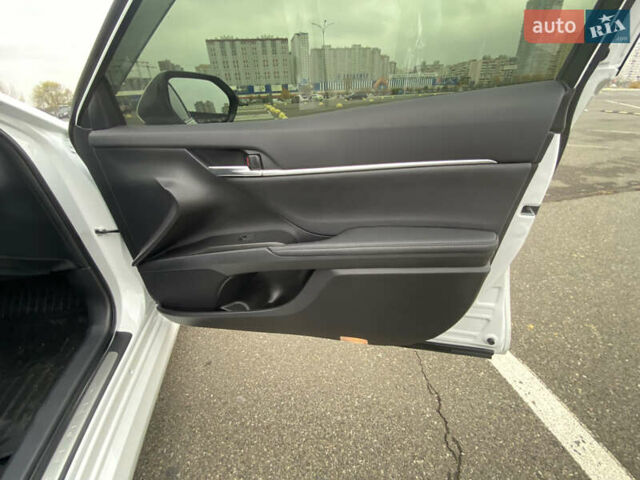 Белый Тойота Камри, объемом двигателя 2.49 л и пробегом 29 тыс. км за 31500 $, фото 14 на Automoto.ua