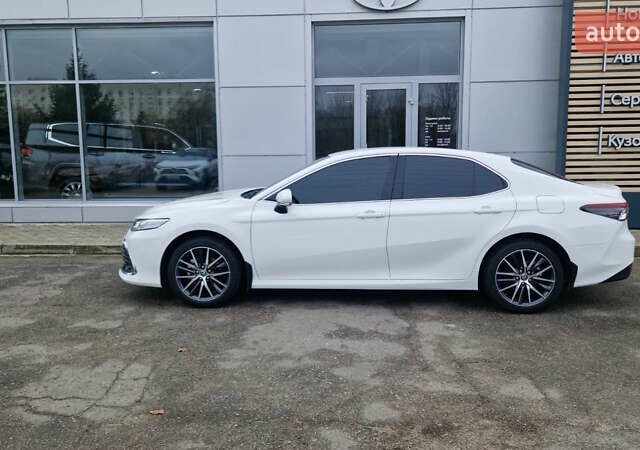 Білий Тойота Камрі, об'ємом двигуна 2.49 л та пробігом 30 тис. км за 34449 $, фото 2 на Automoto.ua