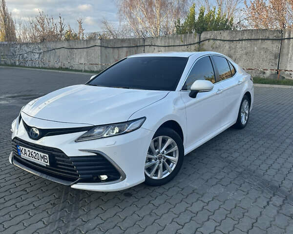 Белый Тойота Камри, объемом двигателя 2.5 л и пробегом 120 тыс. км за 30500 $, фото 2 на Automoto.ua