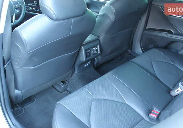 Белый Тойота Камри, объемом двигателя 2.49 л и пробегом 23 тыс. км за 39500 $, фото 2 на Automoto.ua