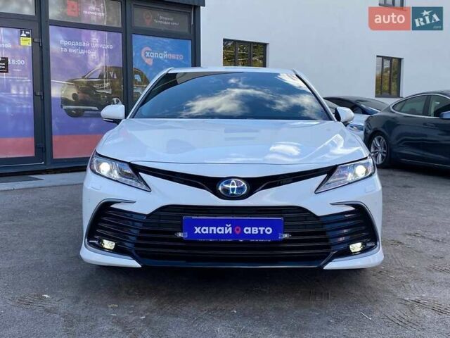 Белый Тойота Камри, объемом двигателя 2.49 л и пробегом 60 тыс. км за 35400 $, фото 1 на Automoto.ua