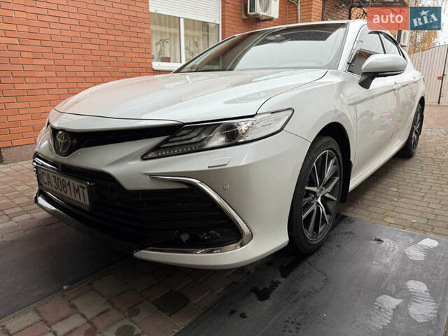 Белый Тойота Камри, объемом двигателя 2.49 л и пробегом 22 тыс. км за 41000 $, фото 2 на Automoto.ua