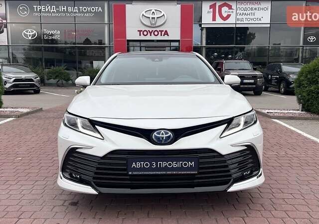 Тойота Камри 2023 в Хмельницком на Automoto.ua Белый Тойота Камри, объемом двигателя 2.49 л и пробегом 38 тыс. км за 34600 $, фото 4 на Automoto.ua