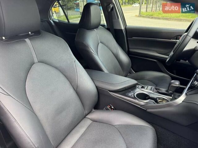 Белый Тойота Камри, объемом двигателя 2.49 л и пробегом 19 тыс. км за 41000 $, фото 8 на Automoto.ua