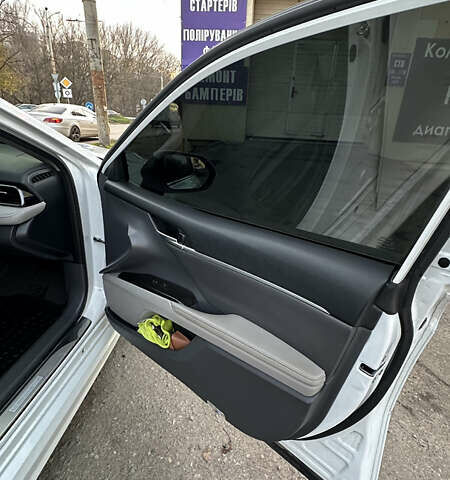 Білий Тойота Камрі, об'ємом двигуна 2.49 л та пробігом 59 тис. км за 37000 $, фото 16 на Automoto.ua