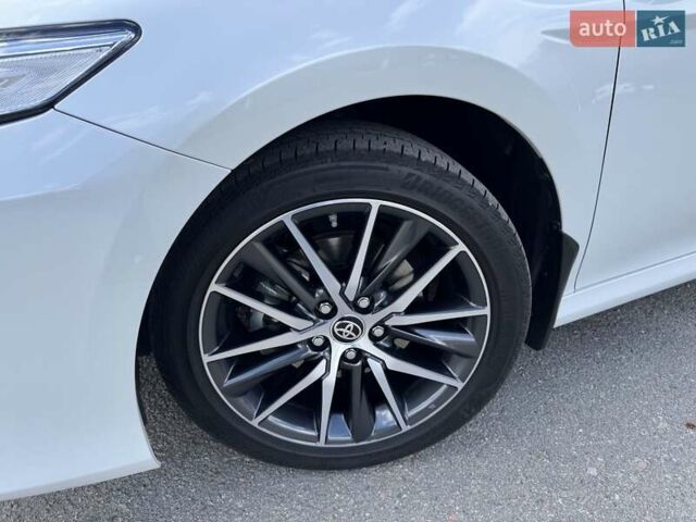 Белый Тойота Камри, объемом двигателя 2.49 л и пробегом 19 тыс. км за 41000 $, фото 6 на Automoto.ua