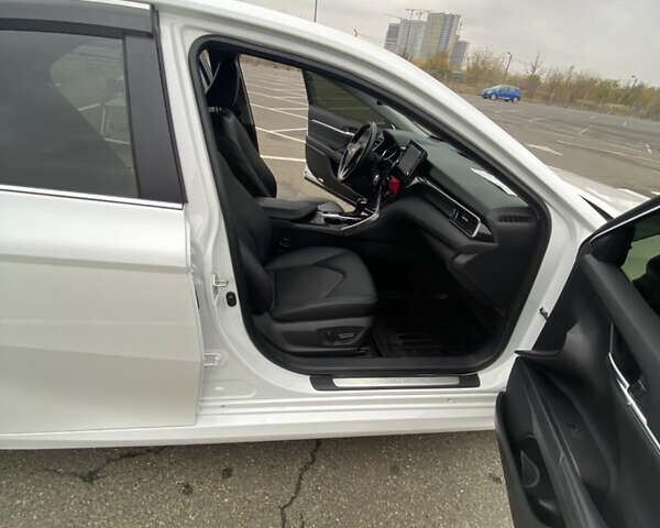 Белый Тойота Камри, объемом двигателя 2.49 л и пробегом 29 тыс. км за 31500 $, фото 10 на Automoto.ua