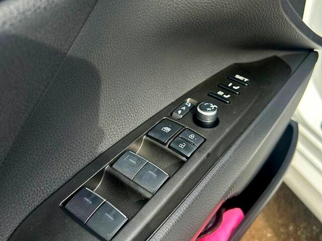 Білий Тойота Камрі, об'ємом двигуна 2.5 л та пробігом 30 тис. км за 40700 $, фото 5 на Automoto.ua