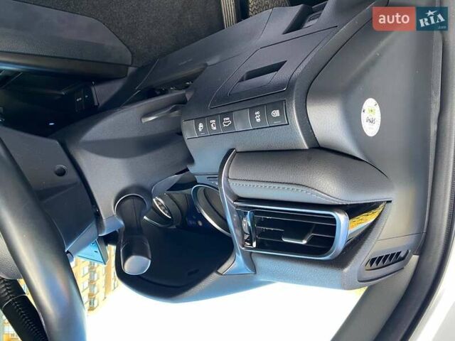 Белый Тойота Камри, объемом двигателя 2.49 л и пробегом 60 тыс. км за 35400 $, фото 9 на Automoto.ua
