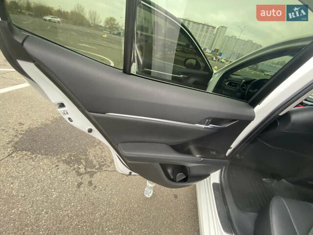 Белый Тойота Камри, объемом двигателя 2.49 л и пробегом 29 тыс. км за 31500 $, фото 16 на Automoto.ua