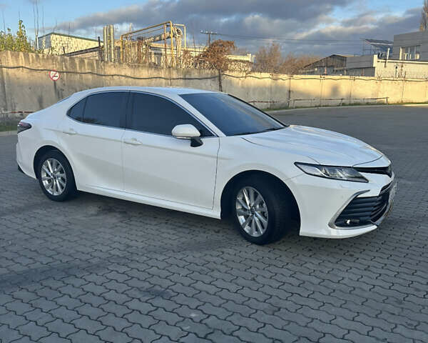 Белый Тойота Камри, объемом двигателя 2.5 л и пробегом 120 тыс. км за 30500 $, фото 1 на Automoto.ua