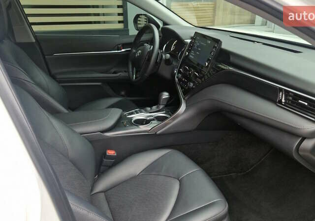 Білий Тойота Камрі, об'ємом двигуна 2.49 л та пробігом 30 тис. км за 34449 $, фото 5 на Automoto.ua