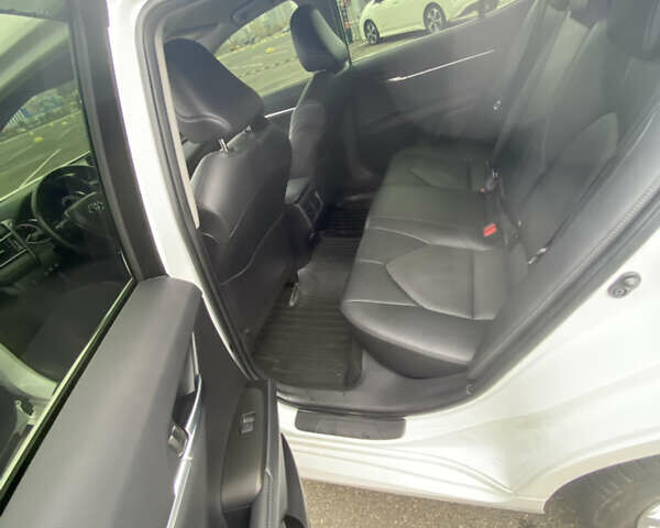 Белый Тойота Камри, объемом двигателя 2.49 л и пробегом 29 тыс. км за 31500 $, фото 17 на Automoto.ua