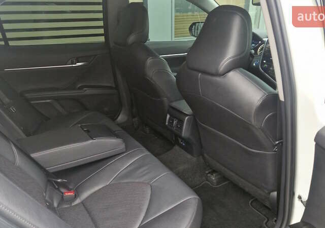 Білий Тойота Камрі, об'ємом двигуна 2.49 л та пробігом 30 тис. км за 34449 $, фото 6 на Automoto.ua