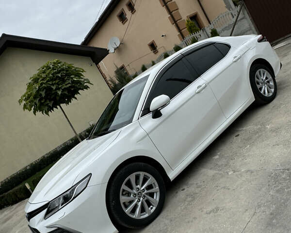 Білий Тойота Камрі, об'ємом двигуна 2.49 л та пробігом 15 тис. км за 31500 $, фото 2 на Automoto.ua