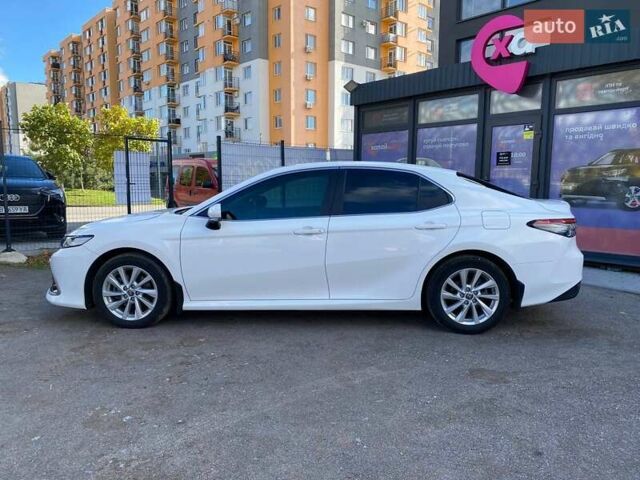 Белый Тойота Камри, объемом двигателя 2.49 л и пробегом 60 тыс. км за 35400 $, фото 7 на Automoto.ua