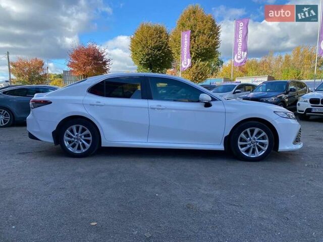 Белый Тойота Камри, объемом двигателя 2.49 л и пробегом 60 тыс. км за 35400 $, фото 3 на Automoto.ua