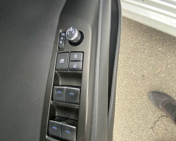 Белый Тойота Камри, объемом двигателя 2.49 л и пробегом 29 тыс. км за 31500 $, фото 19 на Automoto.ua