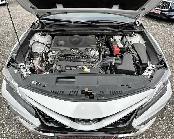 Білий Тойота Камрі, об'ємом двигуна 2.49 л та пробігом 24 тис. км за 33999 $, фото 49 на Automoto.ua