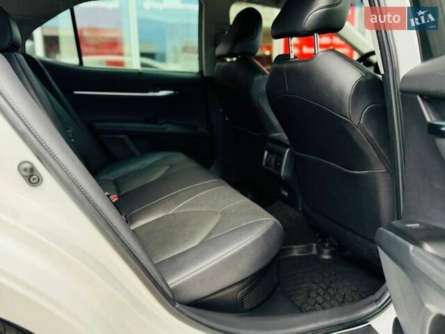 Білий Тойота Камрі, об'ємом двигуна 2.49 л та пробігом 54 тис. км за 38516 $, фото 6 на Automoto.ua