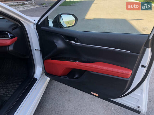 Білий Тойота Камрі, об'ємом двигуна 2.5 л та пробігом 2 тис. км за 44000 $, фото 17 на Automoto.ua