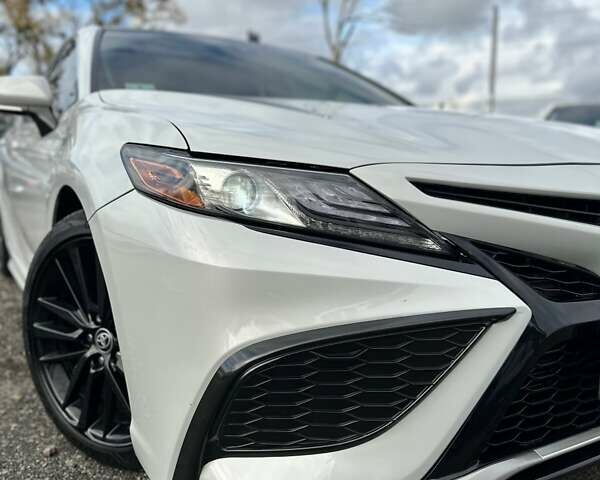 Білий Тойота Камрі, об'ємом двигуна 2.49 л та пробігом 24 тис. км за 33999 $, фото 2 на Automoto.ua