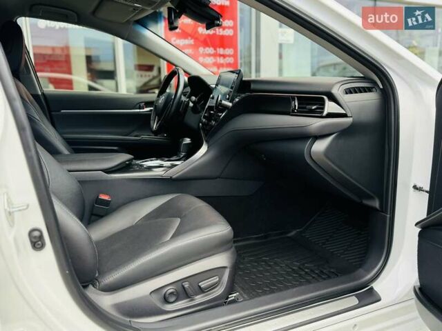 Білий Тойота Камрі, об'ємом двигуна 2.49 л та пробігом 54 тис. км за 38516 $, фото 5 на Automoto.ua